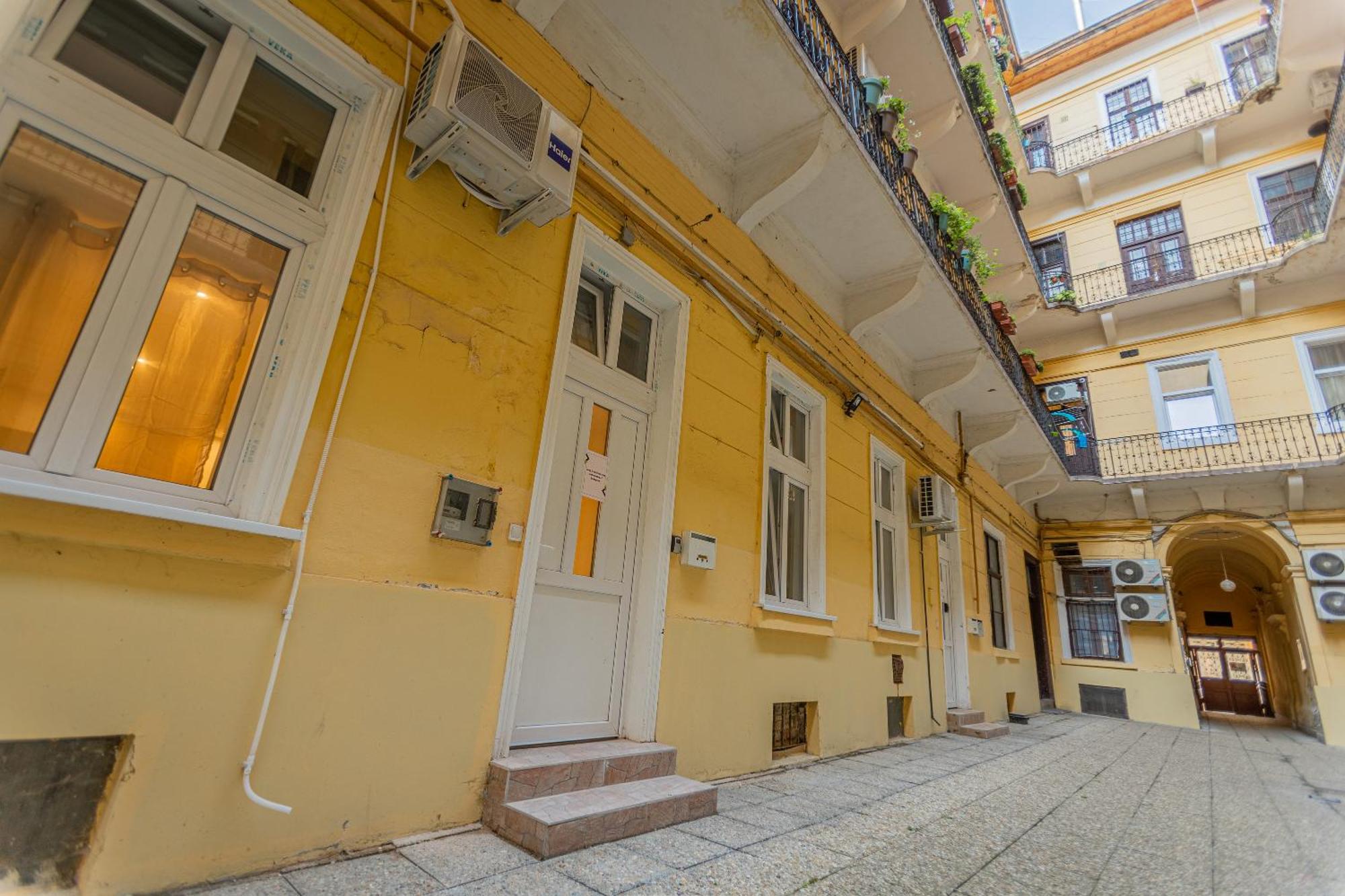 Apartment One-bedroom In The Heart Of Budapest, Rakoczi Budapest